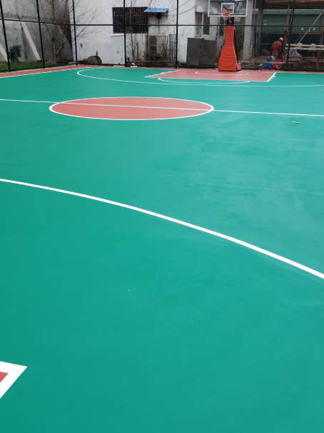 海晏 球场长期使用易出现地面开裂